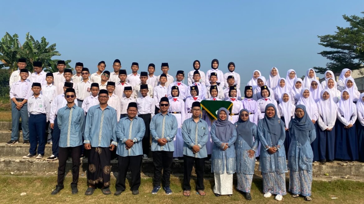 Pesantren Darul Irsyad Semarakkan HUT RI ke-81 dengan Upacara dan Beragam Lomba Kemerdekaan