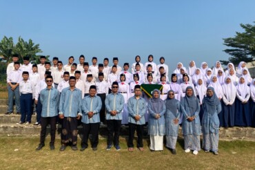 Pesantren Darul Irsyad Semarakkan HUT RI ke-81 dengan Upacara dan Beragam Lomba Kemerdekaan